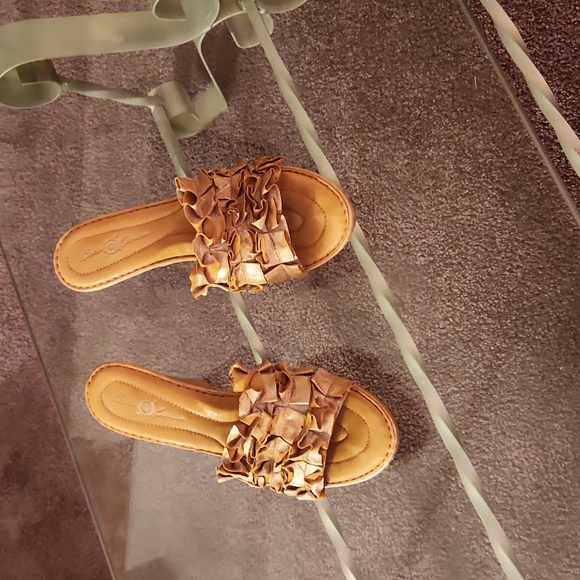 Brownish &Gold Metallic leathershoe. - Picture 1 of 2